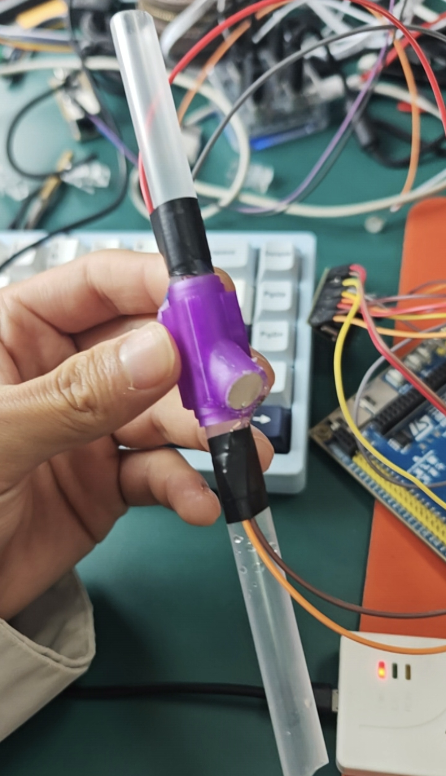 商用吸管流速检测系统的透射式超声波夹具和软管测试照片